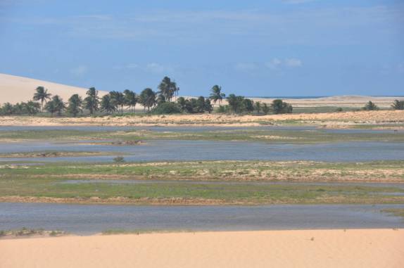 Várias lagoas entre as dunas de Tatajuba - CE